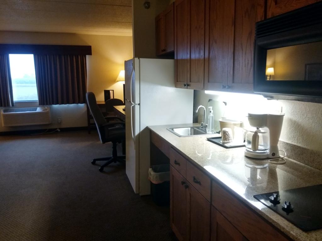 K-HC-KITCHENETTE at Madelia Hotel & Suites in Madelia