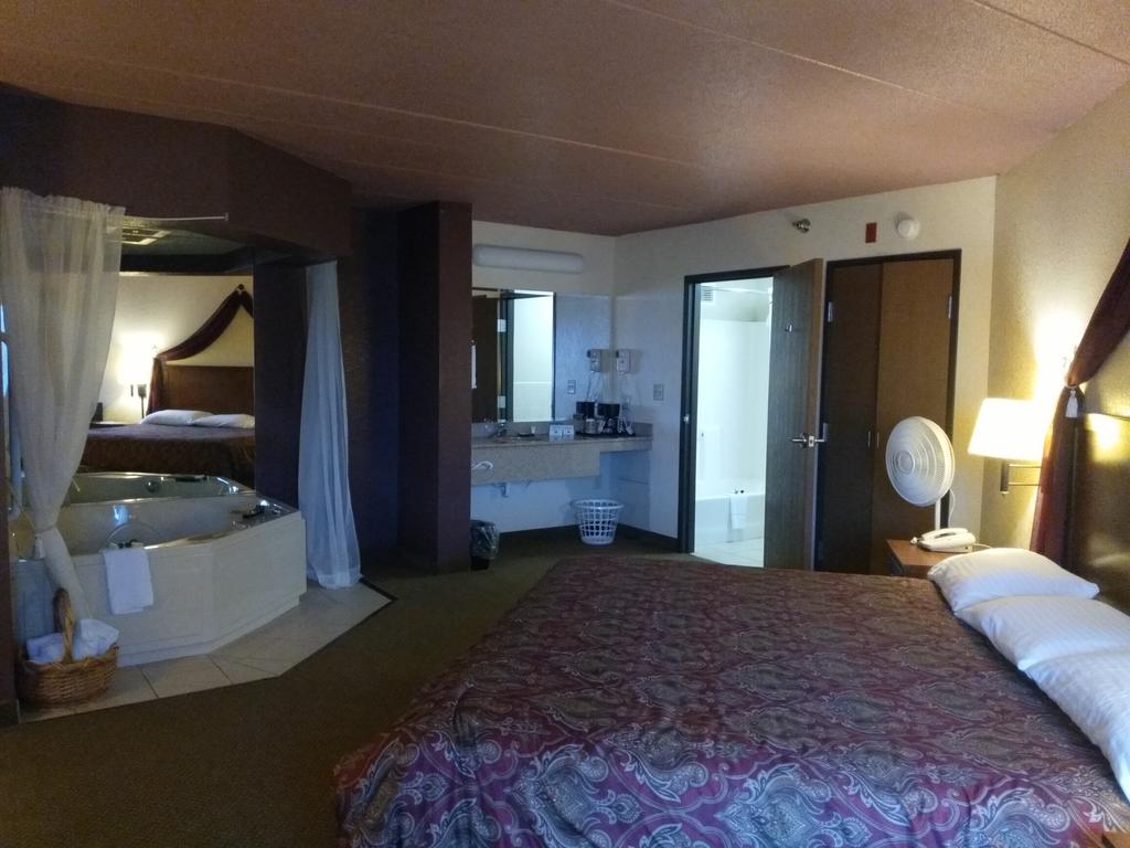 K-BRIDAL-WP-CORNER - 1 at Madelia Hotel & Suites in Madelia