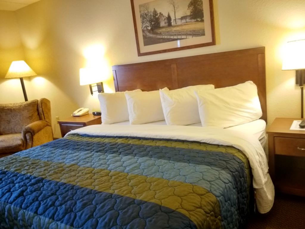 K-BS-CORNER - 1 at Madelia Hotel & Suites in Madelia